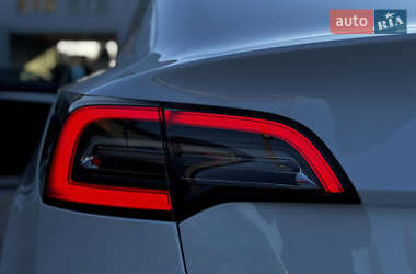 Седан Tesla Model 3 2023 в Житомире