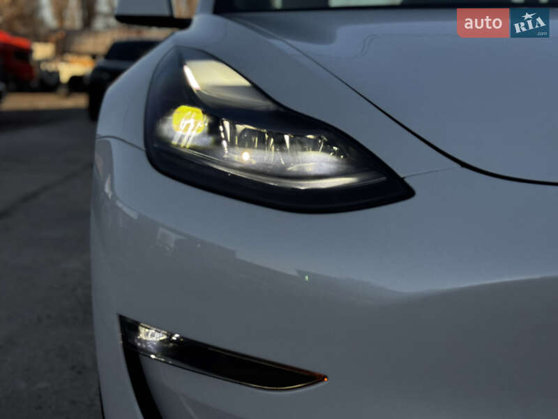 Седан Tesla Model 3 2023 в Житомирі