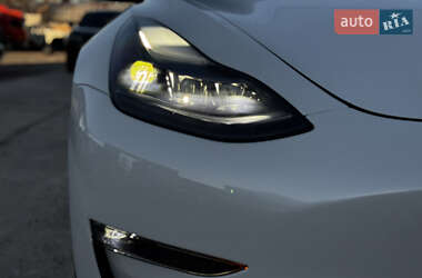Седан Tesla Model 3 2023 в 