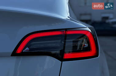Седан Tesla Model 3 2023 в Житомире