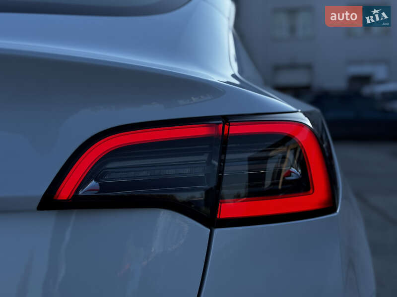 Седан Tesla Model 3 2023 в Житомире