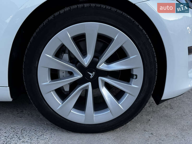 Седан Tesla Model 3 2023 в Житомире