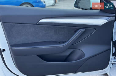 Седан Tesla Model 3 2023 в 