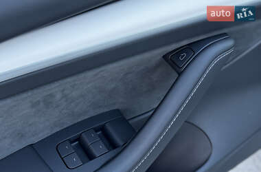 Седан Tesla Model 3 2023 в Житомире