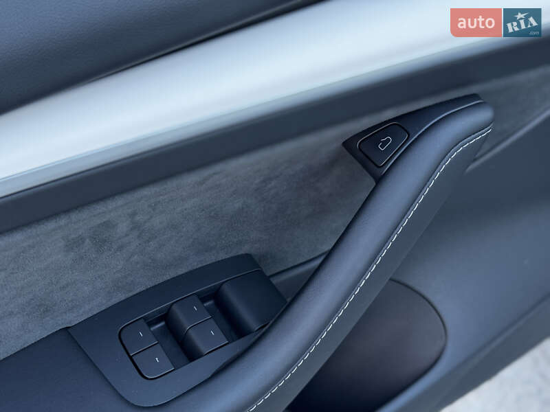 Седан Tesla Model 3 2023 в Житомире