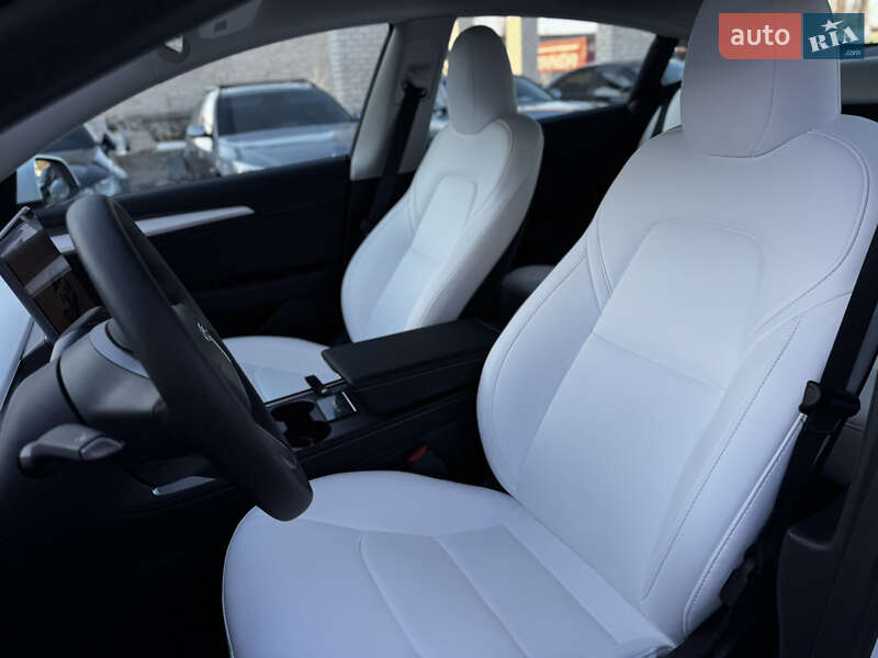 Седан Tesla Model 3 2023 в Житомире