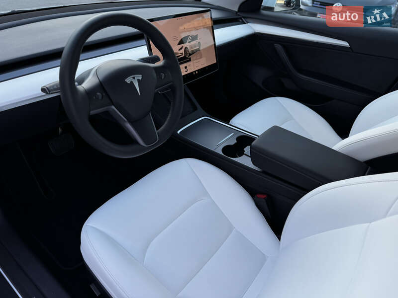 Седан Tesla Model 3 2023 в Житомире