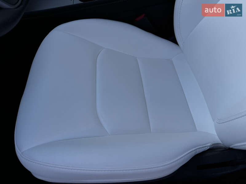 Седан Tesla Model 3 2023 в Житомирі