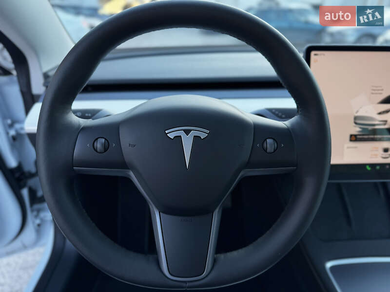 Седан Tesla Model 3 2023 в Житомире