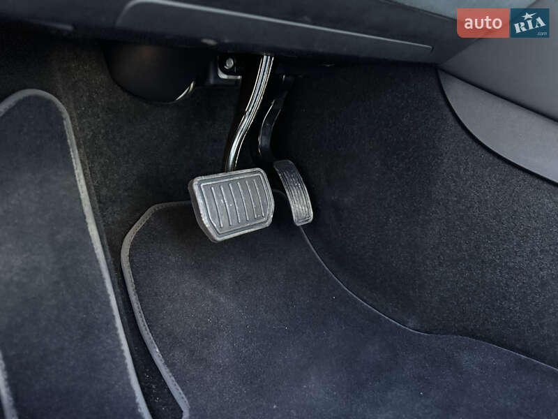 Седан Tesla Model 3 2023 в Житомире