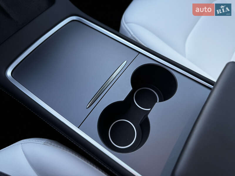 Седан Tesla Model 3 2023 в Житомире