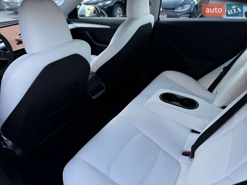 Седан Tesla Model 3 2023 в Житомире