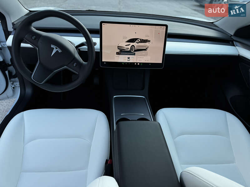 Седан Tesla Model 3 2023 в Житомире