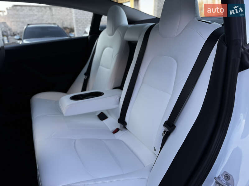 Седан Tesla Model 3 2023 в Житомире