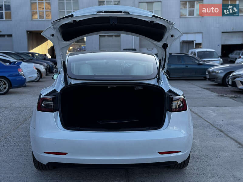 Седан Tesla Model 3 2023 в Житомире