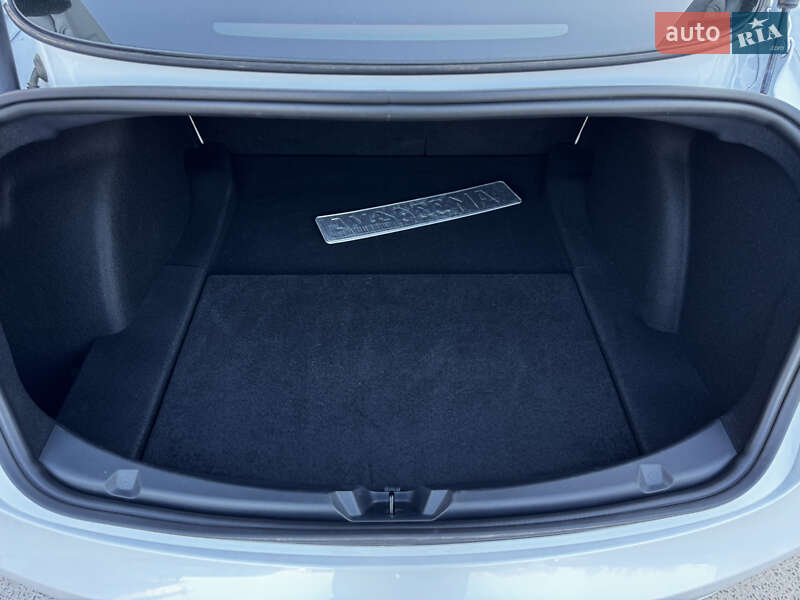 Седан Tesla Model 3 2023 в Житомирі
