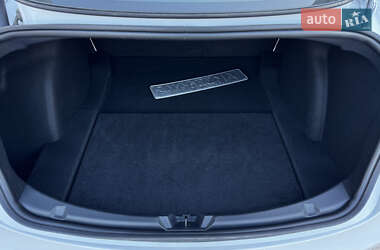 Седан Tesla Model 3 2023 в 