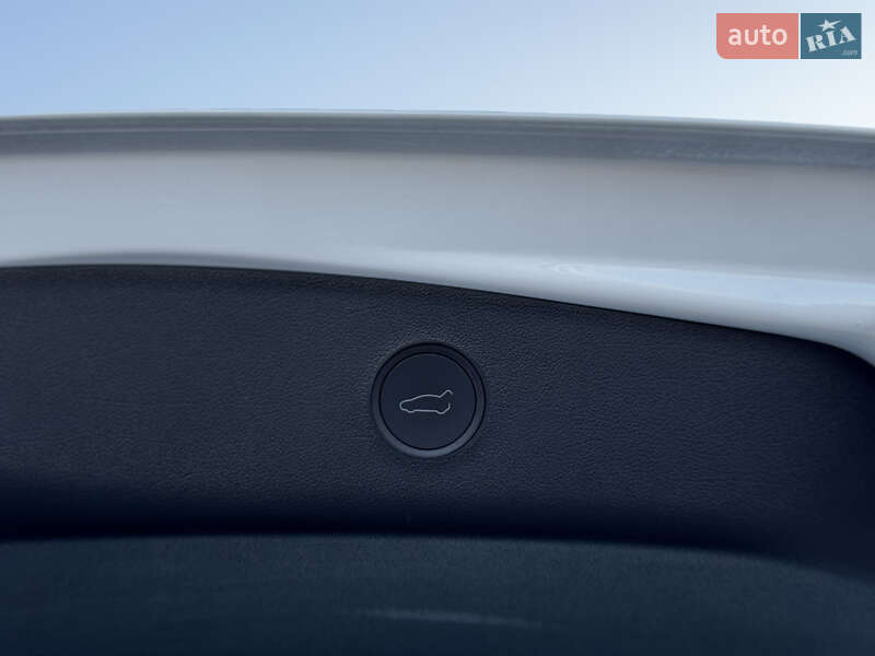 Седан Tesla Model 3 2023 в Житомире