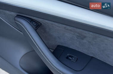 Седан Tesla Model 3 2023 в 