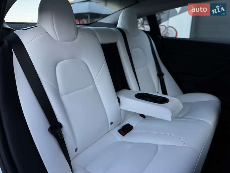 Седан Tesla Model 3 2023 в Житомире