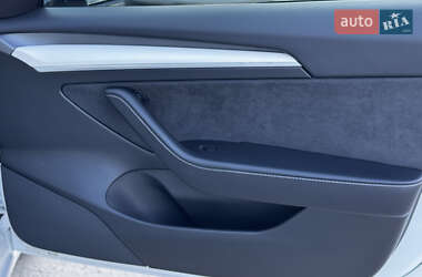 Седан Tesla Model 3 2023 в Житомире
