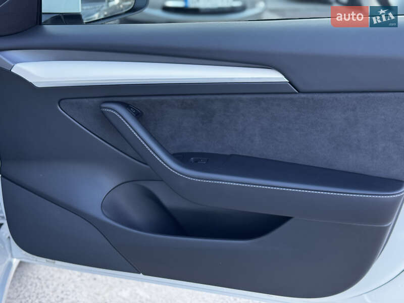 Седан Tesla Model 3 2023 в Житомире