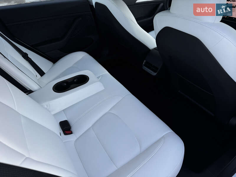 Седан Tesla Model 3 2023 в Житомире
