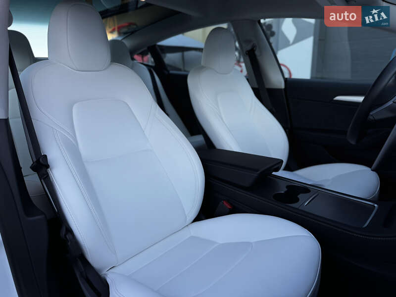 Седан Tesla Model 3 2023 в Житомирі