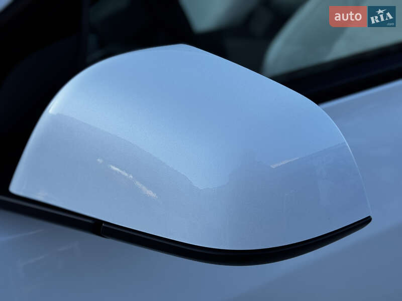 Седан Tesla Model 3 2023 в Житомире