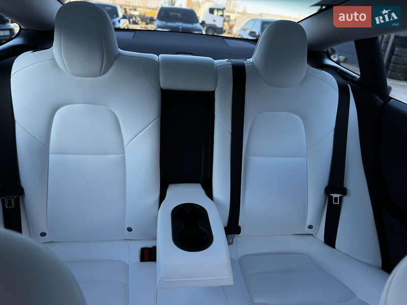 Седан Tesla Model 3 2023 в Житомире