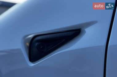 Седан Tesla Model 3 2023 в Житомире