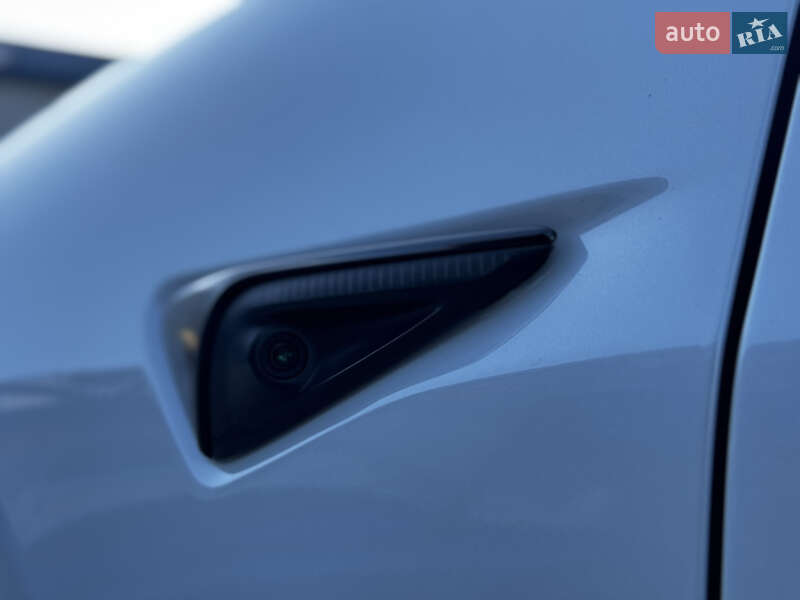 Седан Tesla Model 3 2023 в Житомире