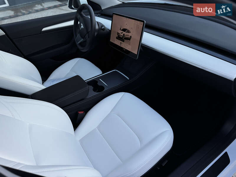 Седан Tesla Model 3 2023 в Житомире
