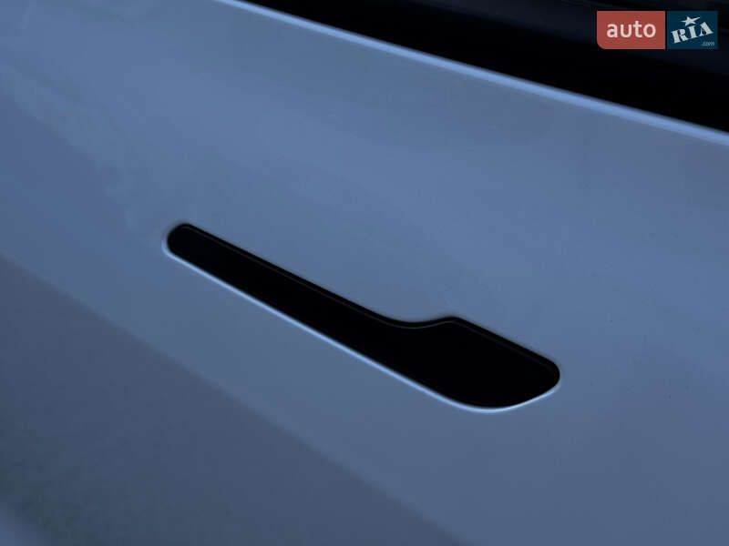 Седан Tesla Model 3 2023 в Житомирі
