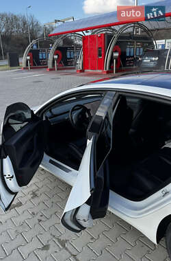 Седан Tesla Model 3 2019 в Тернополі