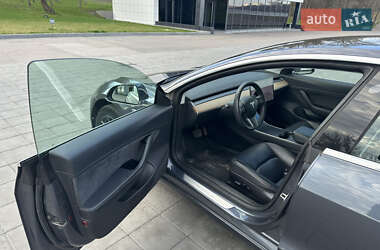 Седан Tesla Model 3 2019 в 