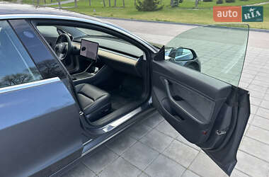 Седан Tesla Model 3 2019 в 