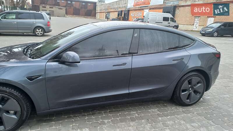 Седан Tesla Model 3 2022 в Львове