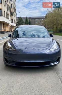 Седан Tesla Model 3 2021 в 