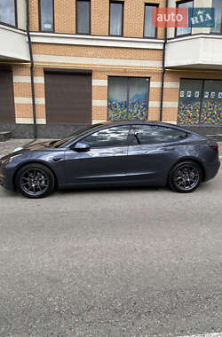 Седан Tesla Model 3 2021 в 