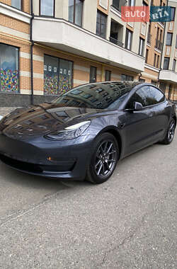 Седан Tesla Model 3 2021 в 
