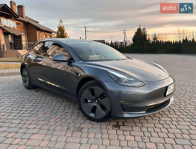 Седан Tesla Model 3 2022 в Львове