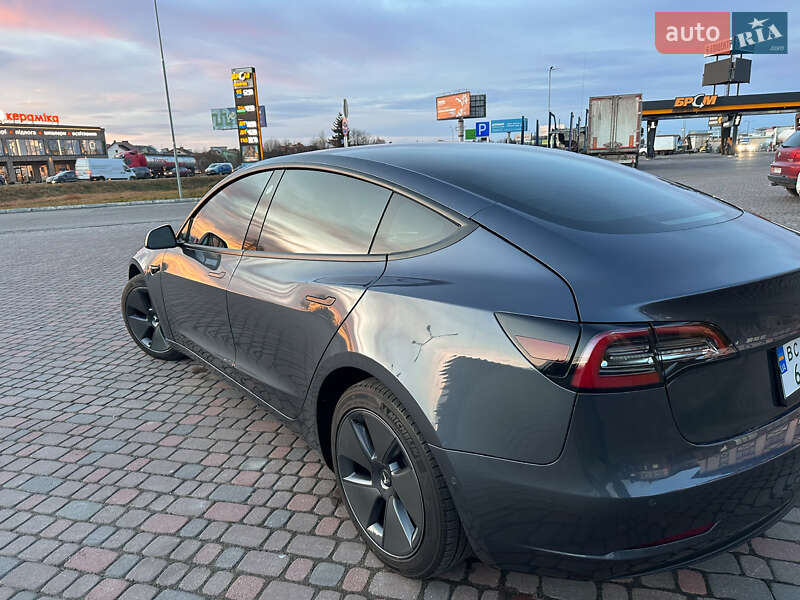 Седан Tesla Model 3 2022 в Львове