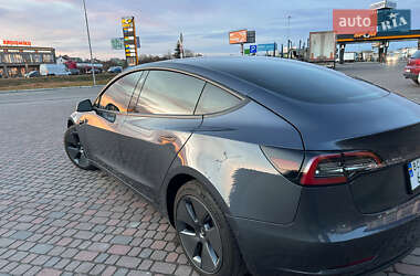 Седан Tesla Model 3 2022 в 