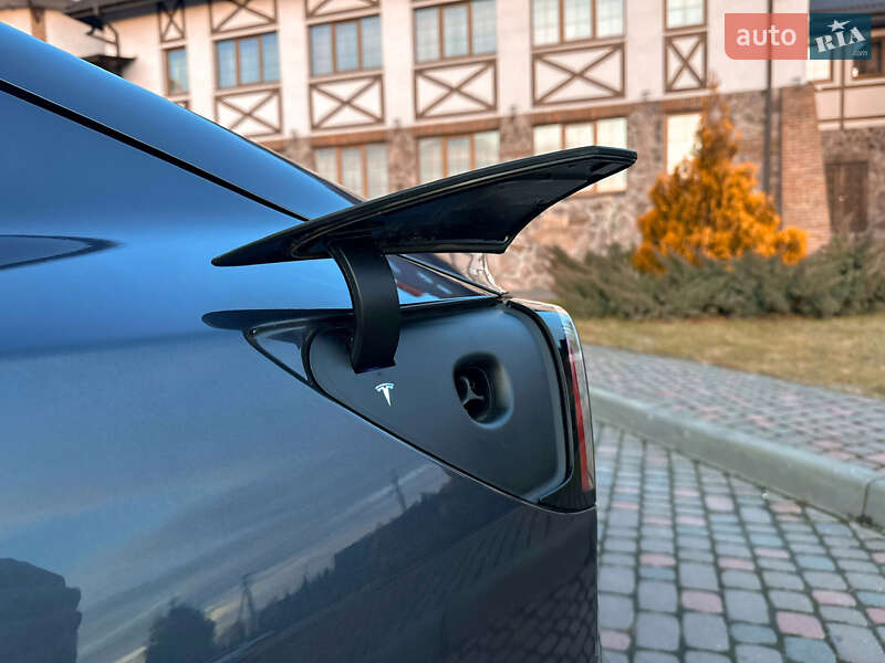 Седан Tesla Model 3 2022 в Львове