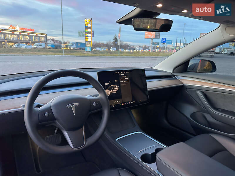 Седан Tesla Model 3 2022 в Львове