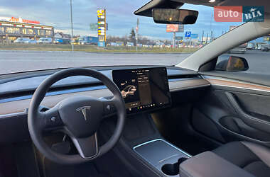 Седан Tesla Model 3 2022 в 