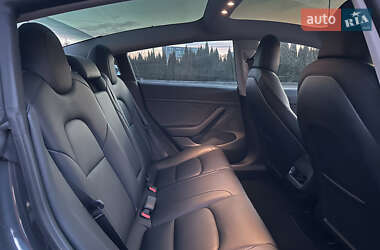 Седан Tesla Model 3 2022 в 