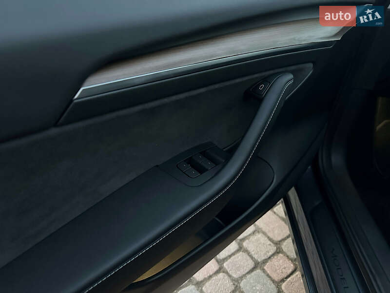 Седан Tesla Model 3 2022 в Львове