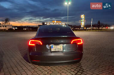 Седан Tesla Model 3 2022 в 